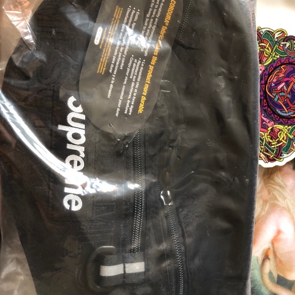 Supreme waist bag SS ‘19 100% - Picture 2 of 6